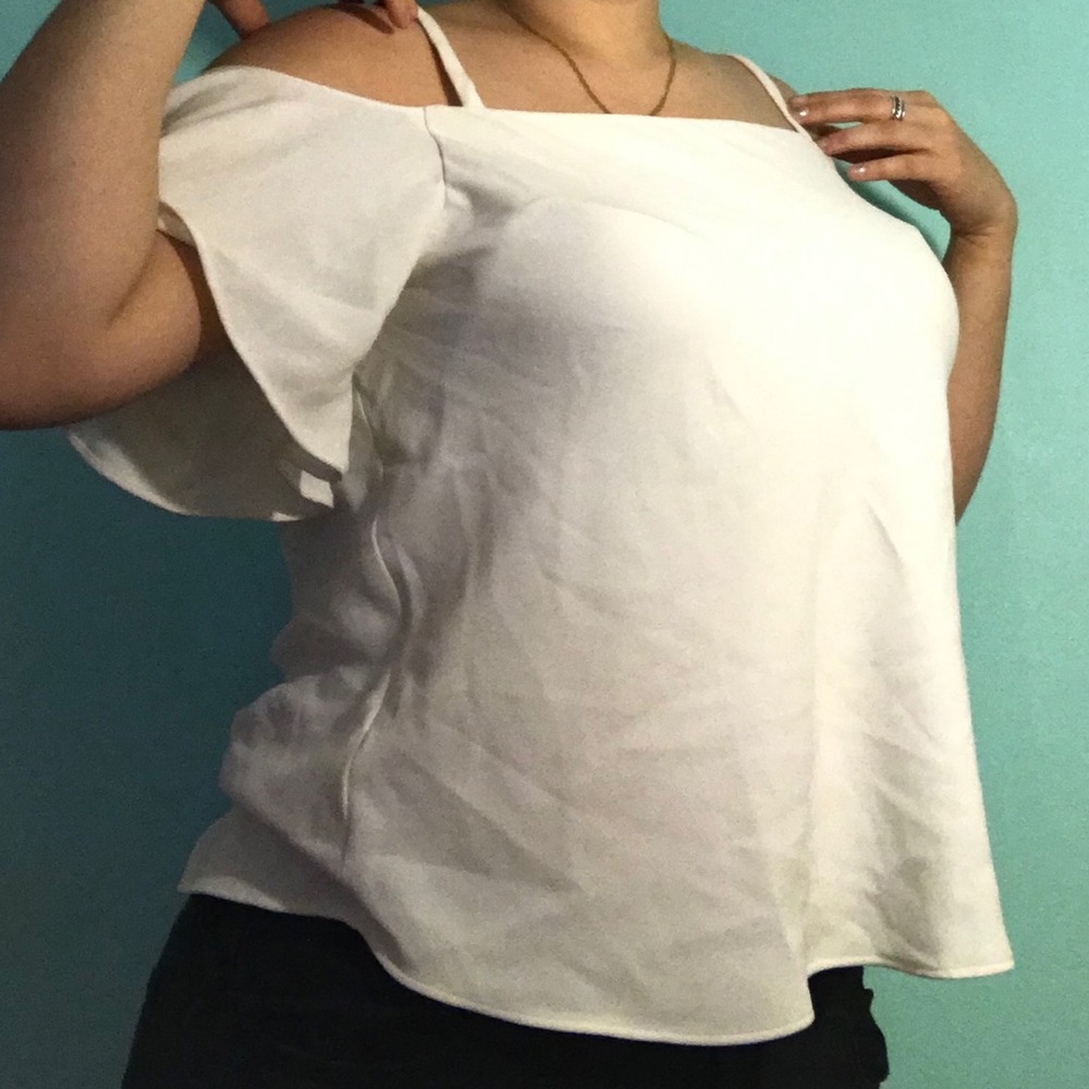 Ann Taylor white open shoulder blouse 💙